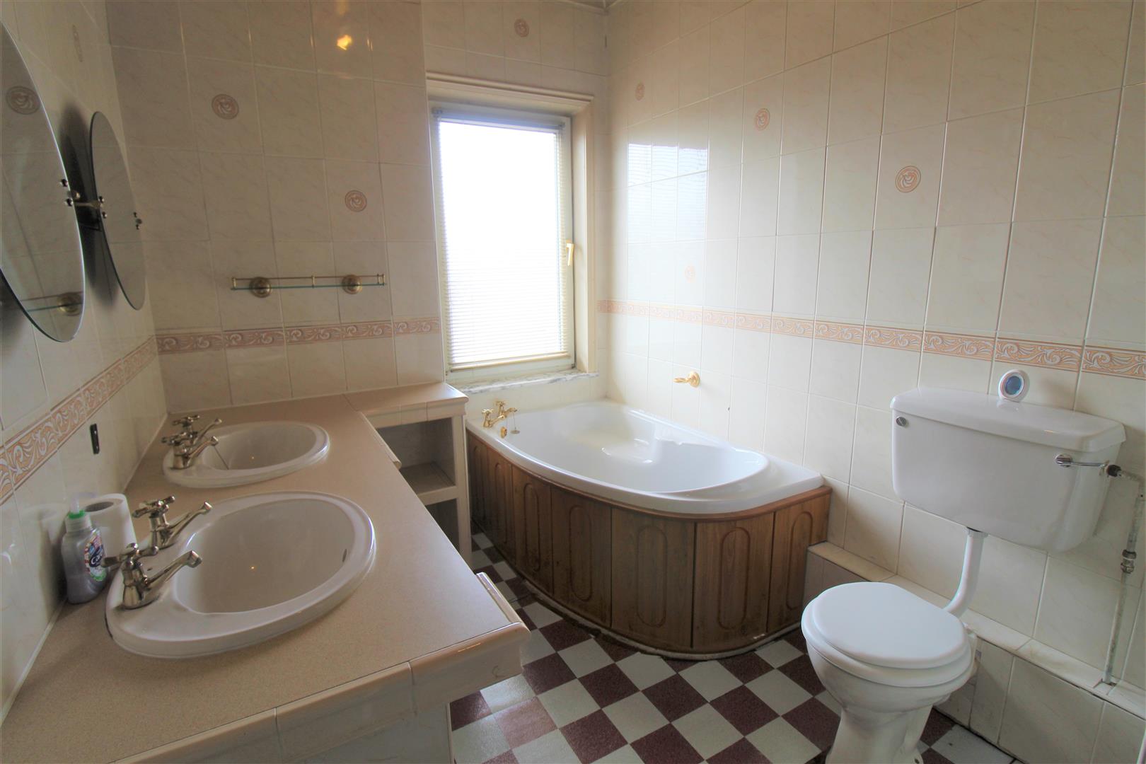 Ruxley Road, Bucknall, Stoke-On-Trent